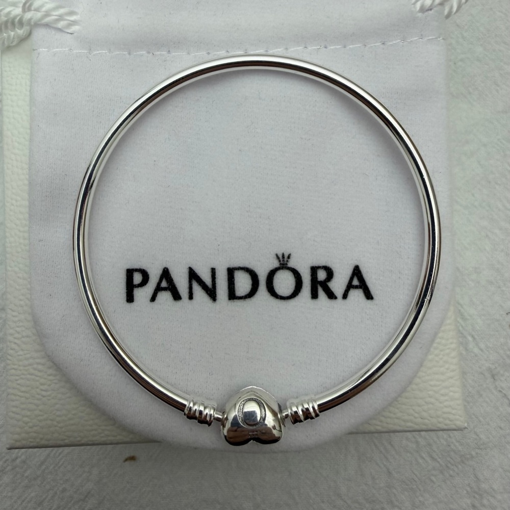 Pandora Moments Heart Clasp Bangle 7.5 in - Picture 4 of 7